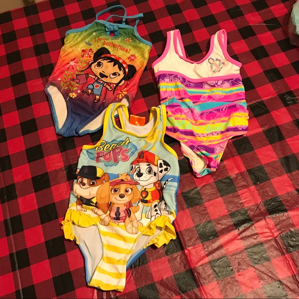 3 bathing suits. $8 🌟🌟🌟4 for $20🌟🌟🌟